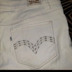 🌷Cute Levi's white jean stretch shorts size 9